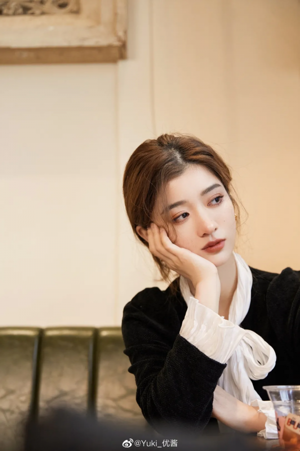 馬丁靴+連衣裙=秋冬王炸組合，顯高顯瘦，時髦慘了