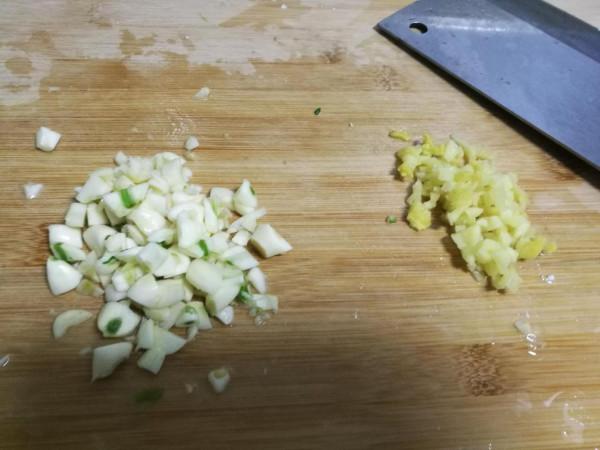 臨睡前做了一道明天的下飯菜，要不要進來看看