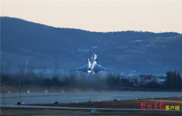 各部隊新年度軍事訓練高起點展開