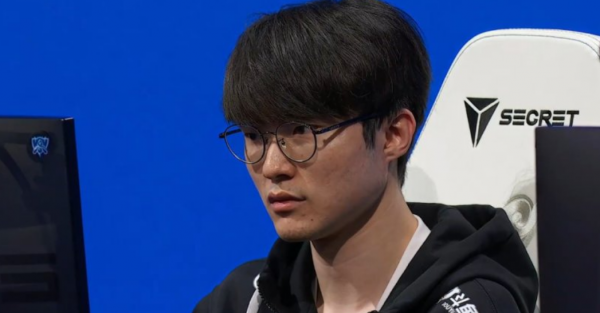 峽谷晚報:DK 3-2 T1晉級決賽 李哥賽後發呆愣神 峽谷晚報:DK 3-2 T1晉級決賽 李哥賽後發呆愣神