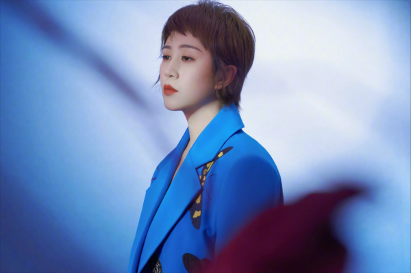 馬麗選擇小11歲的姐弟戀後，孕期也在賺錢養家，如此辛苦值得嗎？