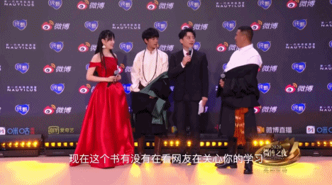 給霍汶希和杜華組cp，把愛豆全部陰陽怪氣一遍，這主持膽太肥了