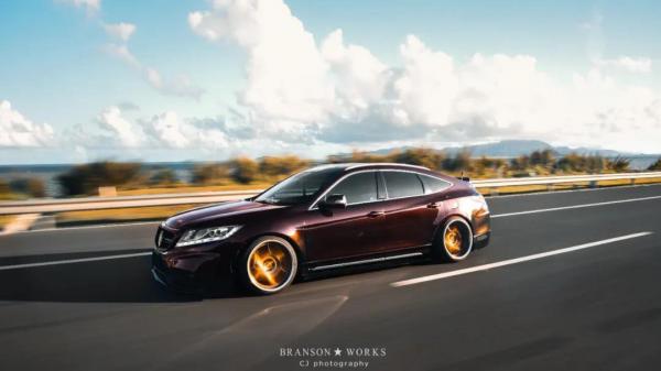 明明長著一張賓士C63的前臉,還說自己是一輛本田? 明明長著一張賓士C63的前臉,還說自己是一輛本田?