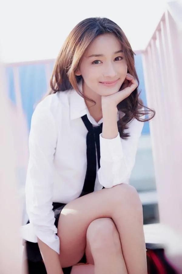 李斯抱怨拘秦桎，若將玉骨冰姿比，寧堪作吏風塵下