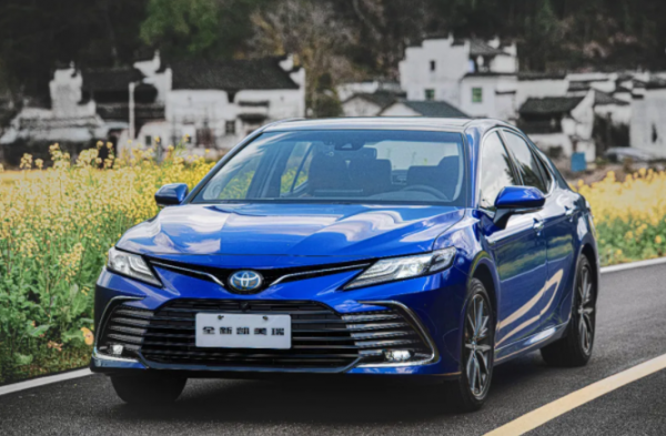 四大轎車“年度銷冠”鎖定：凱美瑞或取代雅閣，寶馬5系稱王！