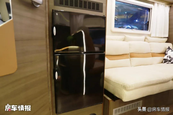 宇通娛樂版房車！首次用大客廳佈局，帶私人影院小孫子不會再無聊