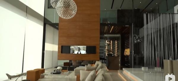 迪拜小哥甩賣7.7億豪宅 買就送勞斯萊斯和法拉利 迪拜小哥甩賣7.7億豪宅 買就送勞斯萊斯和法拉利