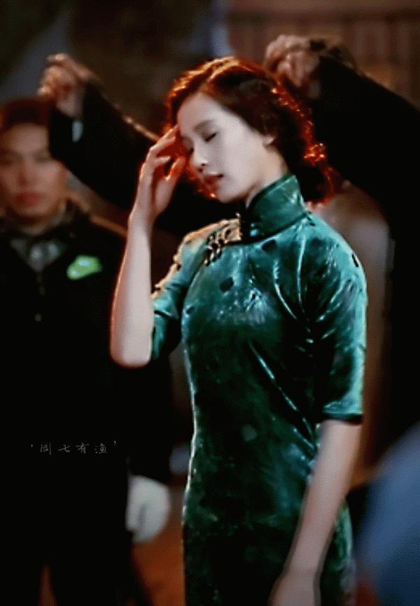 劉詩詩這套旗袍自帶一種妖冶病嬌的味道