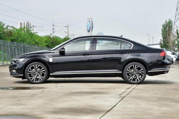 車長4865mm，3套動力可選，大眾邁騰僅18.69萬起售，值得入手嗎？