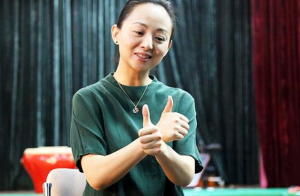 &OpenCurlyDoubleQuote;千手觀音&rdquo;聾啞人領舞邰麗華，被富豪追求了8年，結局讓人羨慕