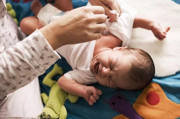 寶寶睡著後“不老實”，並不是在做夢，而是在給家長傳遞“資訊”