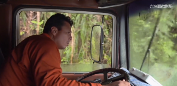 玻利維亞死亡公路：車輪裡懸崖只有幾十釐米，旁邊就是萬丈深淵