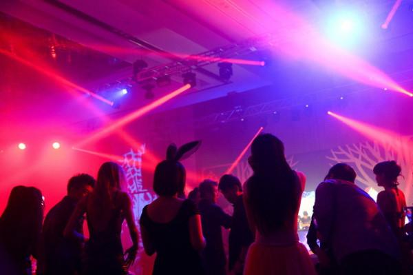 印度移民富豪在英國10年前被謀害，兇手竟然是19歲女醫學生