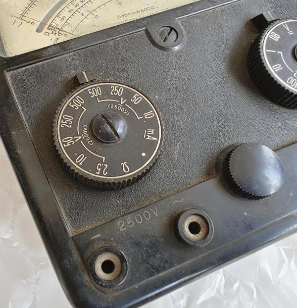 1963年震華500型萬用表!500表的最高工藝水準!三代表拆蓋看差異 1963年震華500型萬用表!500表的最高工藝水準!三代表拆蓋看差異