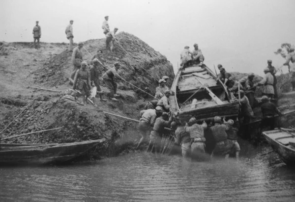 劉鄧大軍過淮河,老天來幫忙,國民黨軍追兵驚呼:天意啊!天意 劉鄧大軍過淮河,老天來幫忙,國民黨軍追兵驚呼:天意啊!天意