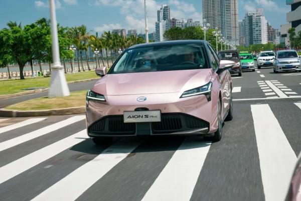 A+級家轎實力新秀，試駕甜而不膩的AION S Plus