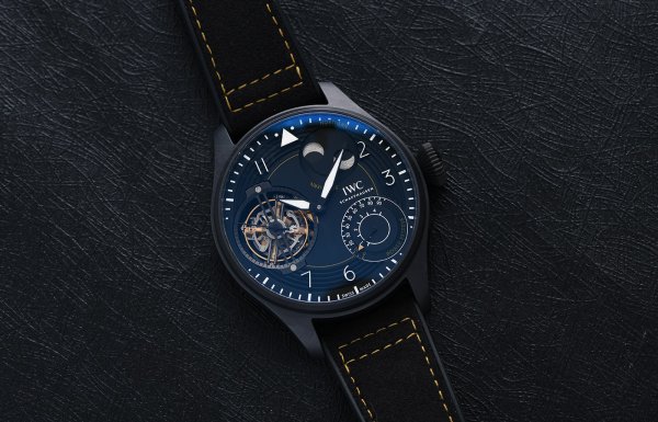 大型飛行員恆定動力陀飛輪腕錶，展現極致未來感