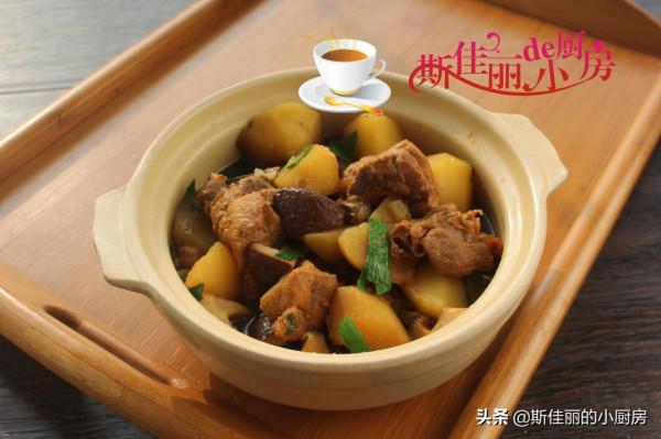 冷天這三樣菜燉在一起鮮美極了，做法也簡單，每次吃精光汁也不剩