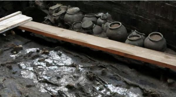 考古隊發掘廣陵王墓,棺材散發特殊香味,專家直呼墓主不簡單 考古隊發掘廣陵王墓,棺材散發特殊香味,專家直呼墓主不簡單