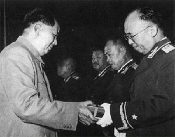 毛主席第一愛將，得知其犧牲後主席落淚：蒼天損我一臂膀也