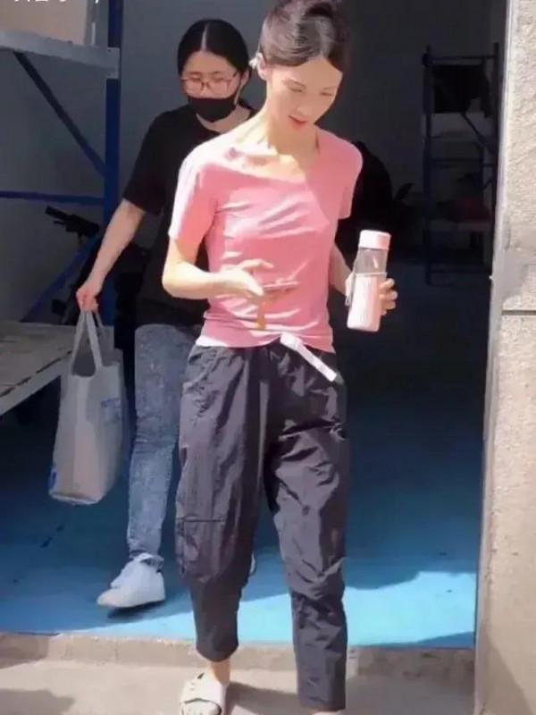 金晨瘦的有點不認識了，以前就挺好看的