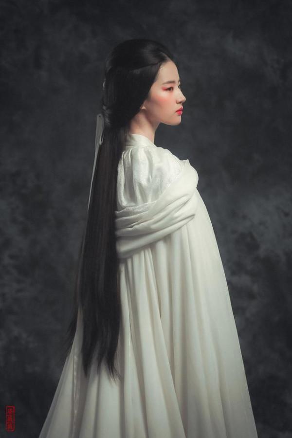 《銅雀臺》中的劉亦菲，翩若驚鴻，美得讓人驚豔