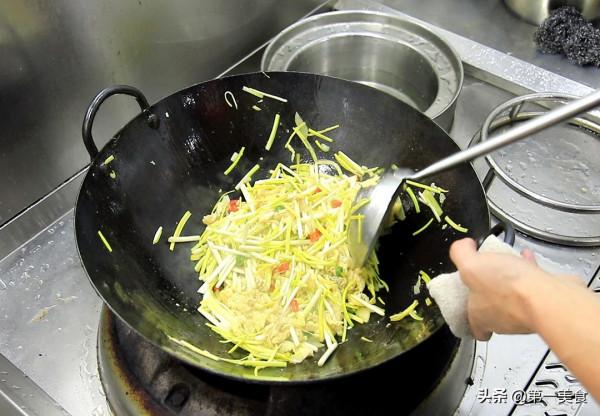 蒜黃炒雞蛋家常做法,雞蛋鮮嫩,蒜黃不出水有技巧,簡單上手快 蒜黃炒雞蛋家常做法,雞蛋鮮嫩,蒜黃不出水有技巧,簡單上手快