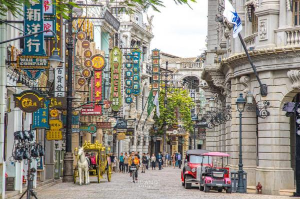 馮小剛電影公社：門票148元，吸引了無數年輕人去拍照打卡