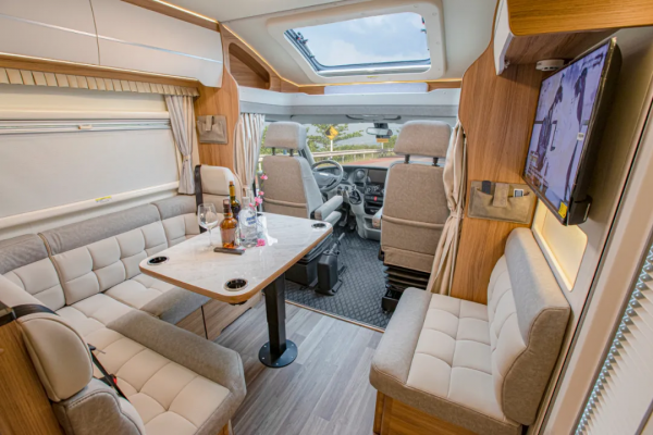 金冠賓歌CD500豪華版丨前臉運動包圍+中額頭設計 高顏值的實力派 金冠賓歌CD500豪華版丨前臉運動包圍+中額頭設計 高顏值的實力派