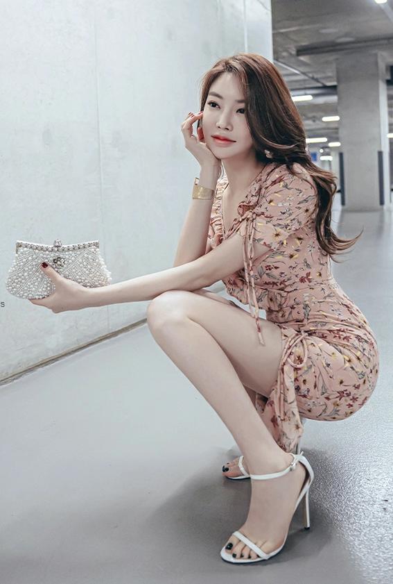 氣質絕倫的名媛花色系短袖荷葉邊連衣裙,雪紡碎花設計時尚 氣質絕倫的名媛花色系短袖荷葉邊連衣裙,雪紡碎花設計時尚