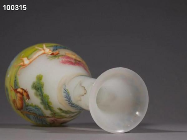 舊藏 料胎畫琺琅群犬圖賞瓶規格：高25.8cm 寬9cm 重511g