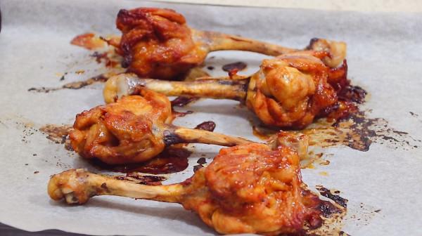 天氣寒冷,碰到這麵包,我絕不手軟,包上大雞腿,吃著真過癮 天氣寒冷,碰到這麵包,我絕不手軟,包上大雞腿,吃著真過癮