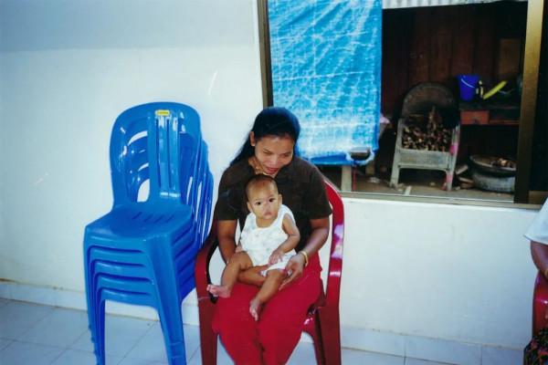 “洗嬰帝國”有多黑？美國巨星安吉麗娜·朱莉的養子是偷來的？