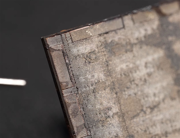 Intel未釋出下代至強被開蓋：完整64個核心、只開啟56個