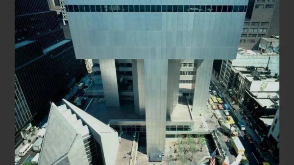 知名“殺人建築”，燒掉百億，還要人命，網友：甲方的智商有大坑