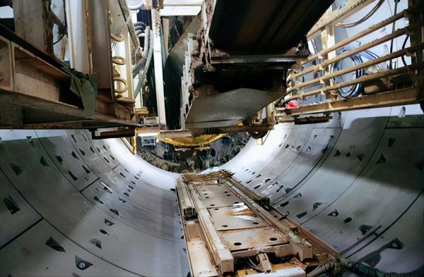 中國用2000噸重盾構機,挖穿喜馬拉雅山,建世界海拔最高鐵路 中國用2000噸重盾構機,挖穿喜馬拉雅山,建世界海拔最高鐵路