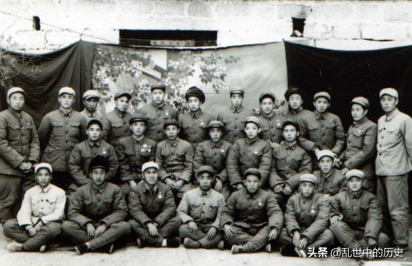 率領兩個營硬扛美軍,掩護師部撤退,他是180師第一個突圍的人 率領兩個營硬扛美軍,掩護師部撤退,他是180師第一個突圍的人