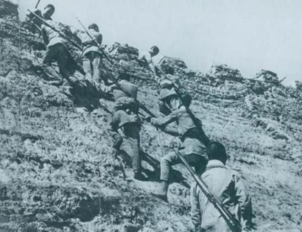 每人就兩發子彈咋打仗?24歲團長下令:讓二鬼子“跳舞”去吧 每人就兩發子彈咋打仗?24歲團長下令:讓二鬼子“跳舞”去吧