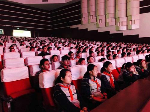 家長靈魂之問：“學校為了賺錢簡直絞盡腦汁”學校真就如此不堪？