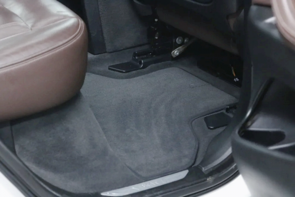 翻新“破爛不堪”的寶馬X5,車主硬是把X5當拖拉機開了7年 翻新“破爛不堪”的寶馬X5,車主硬是把X5當拖拉機開了7年