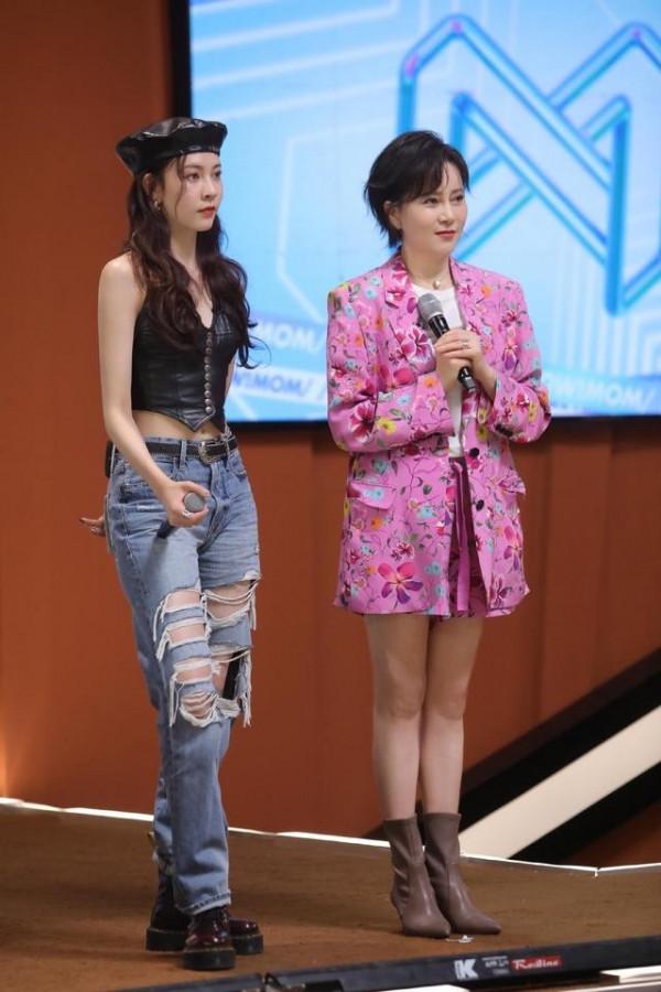 宋妍霏媽媽走紅網路,氣質比女兒還出眾,網友:“媽媽屆”天花板 宋妍霏媽媽走紅網路,氣質比女兒還出眾,網友:“媽媽屆”天花板