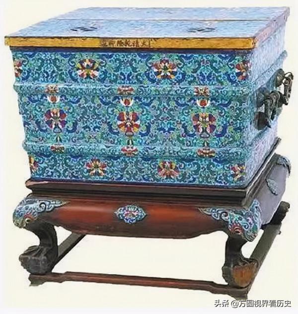 跑到故宮捐冰箱,專家:這是乾隆御用冰箱,捐贈者:在家沒地兒放 跑到故宮捐冰箱,專家:這是乾隆御用冰箱,捐贈者:在家沒地兒放