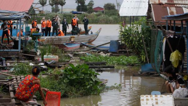 70萬人“飄浮”在東南亞最大淡水湖上，無身份無國籍無人問津