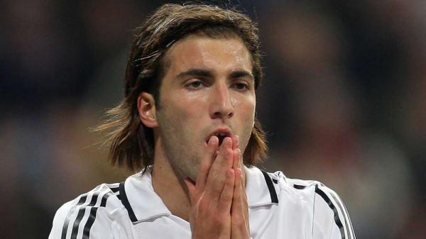 伊瓜因：皇馬剛簽下卡卡和本澤馬時 我內心很沮喪