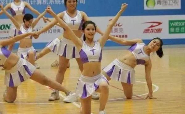 章澤天：10年一步棋，和劉強東棋逢對手？她憑什麼坐擁500億？