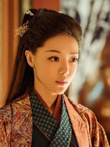 十二星座“黑化”後，化身不同風格的“壞女人”，讓人又愛又恨