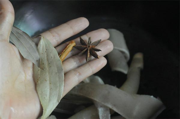 青椒炒肉皮做法