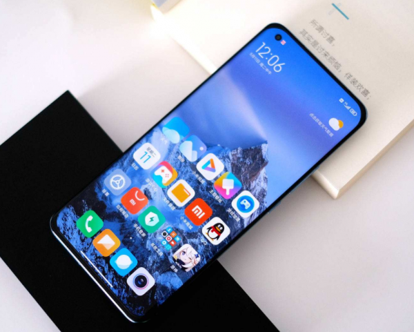 放棄華為，選這3款價效比高的手機，僅需一半價格，還能再用三年