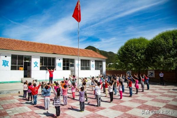 教師這份職業真的安逸嗎？分享一個山區縣鄉村老師的真實故事