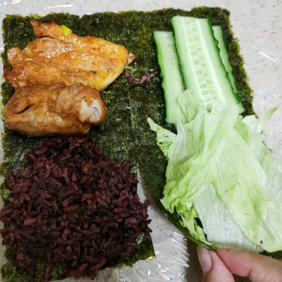 這道紫米雞腿海苔卷，一上桌就被哄搶一空